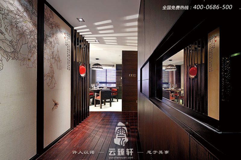 在玄關(guān)過(guò)道區(qū)域的現(xiàn)代和中式結(jié)合的裝修效果圖